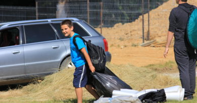 O tabără avem și pe aia să o dormim? O tabără avem și pe aia să o dormim?